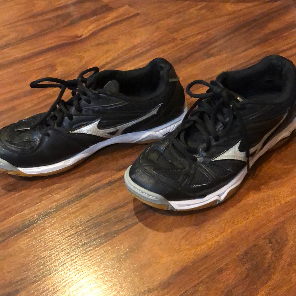 Mizuno Wave Hurricane 2 Size 9 Mizuno Wave Hurricane 2 Size 9